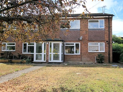 Flat to rent in Westview, Aston Close, Pangbourne, Berkshire RG8