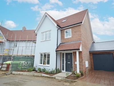 Hawthorn Close, Main Road, Bicknacre, Chelmsford - 4 bedroom link detached house