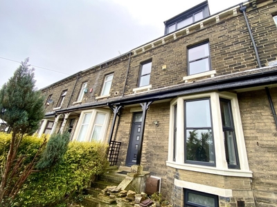 Hazelhurst Brow, BRADFORD - 5 bedroom house