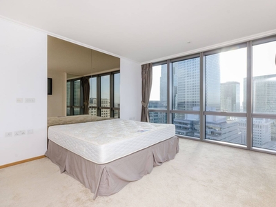 Flat in West India Quay, Canary Wharf, E14