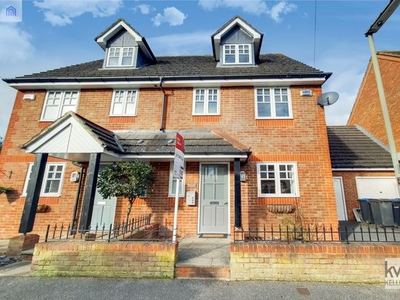 Link-detached house to rent in Bell Cottage, Queen Street, Chertsey, Surrey KT16