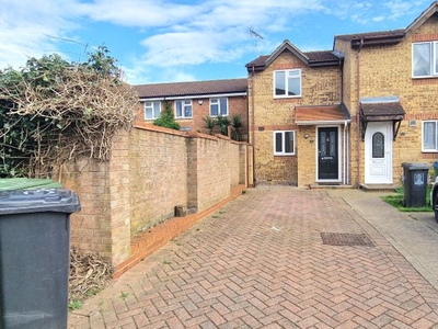 Property to rent in Pioneer Way, Watford WD18