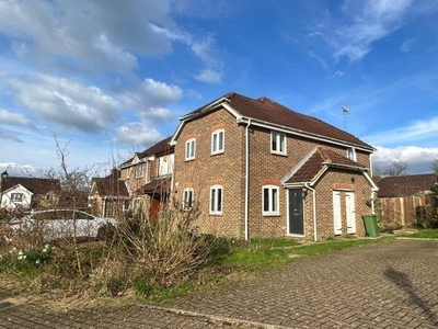 Property to rent in Sloughbrook Close, Horsham RH12