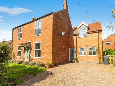School Lane, North Scarle, LINCOLN - 5 bedroom detached house