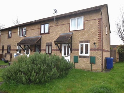 Semi-detached house to rent in Pine Close, Bicester OX26