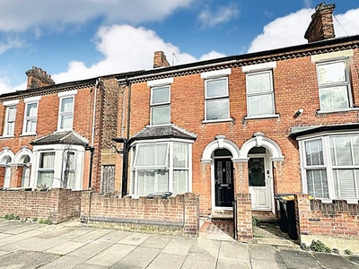 Semi-detached house to rent in Salisbury Street, Bedford MK41