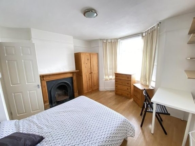 Shared accommodation to rent in Hook Road, Epsom, Surrey KT19