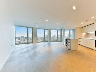 Shared accommodation to rent in Southbank Tower, London SE1