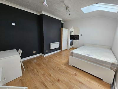 Studio flat for rent in Sandy Grove, Manchester, Greater Manchester, M6