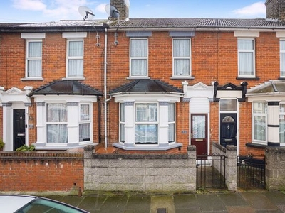 Terraced house to rent in Lansdowne Road, Chatham ME4
