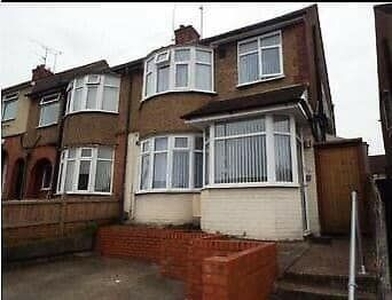 Terraced house to rent in Marsh Road, Luton LU3
