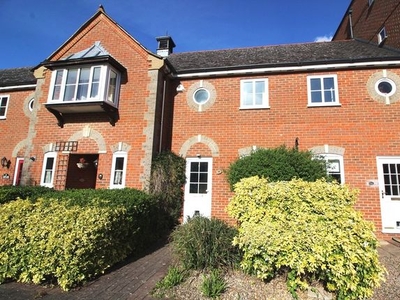 Terraced house to rent in Yew Lane, Reading, Berkshire RG1