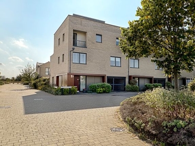 Town house for sale in Harvest Road, Trumpington, Cambridge CB2