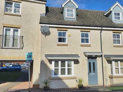 Town house for sale in Lindsay Street, Dunfermline KY11