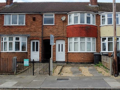 Town house to rent in Abbey Drive, Leicester LE4