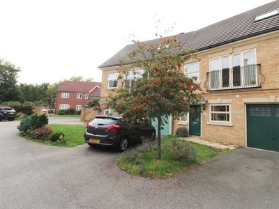 Town house to rent in Clegg Square, Shenley Lodge, Milton Keynes MK5