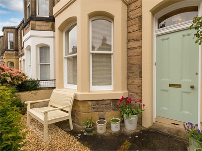 1 bed lower ground floor flat for sale in Shandon
