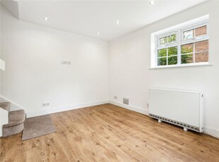 1 bedroom end of terrace house for rent in Upper Tooting Park, SW17