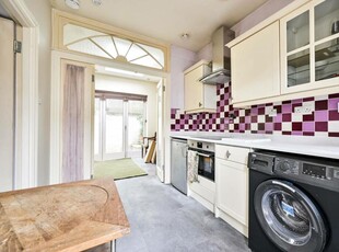 1 bedroom flat for rent in Peterborough Villas, Parsons Green, London, SW6