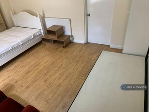 1 bedroom flat share for rent in Lower Broughton Road, Salford, M7