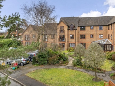 2 Bed Flat/Apartment For Sale in Fleet, Hampshire, GU51 - 4888310