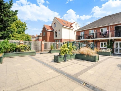 2 Bed Flat/Apartment For Sale in High Wycombe, Buckinghamshire, HP13 - 5410843