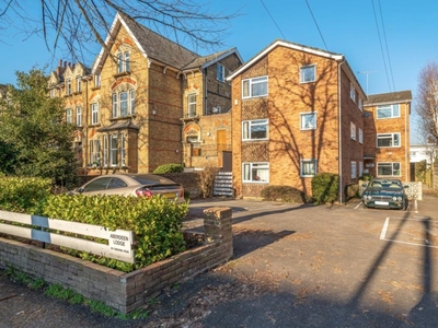 2 Bed Flat/Apartment For Sale in Windsor, Berkshire, SL4 - 4854259
