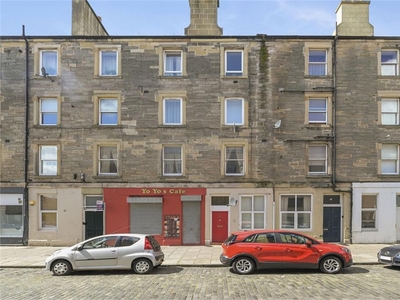2 bed maindoor flat for sale in Leith