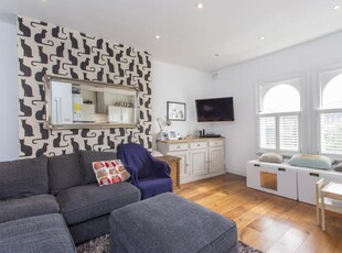 2 bedroom apartment for rent in Caversham Road, Kentish Town NW5