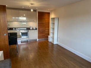 2 bedroom apartment for rent in Falcon Drive, Cardiff(City), CF10