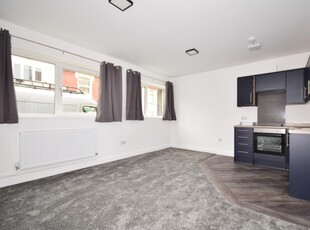 2 bedroom apartment for rent in Fawcett Road Southsea PO4