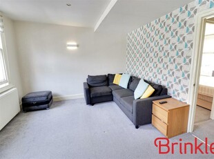 2 bedroom apartment for rent in Heaver Road, London, SW11