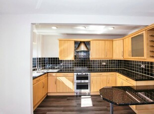 2 bedroom apartment for rent in Kings Court , Bridge Street, B1