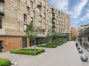 2 bedroom apartment for rent in Whiting Way, London, SE16
