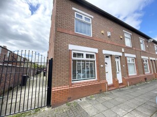 2 bedroom end of terrace house for rent in Birtles Avenue, Stockport, Cheshire, SK5