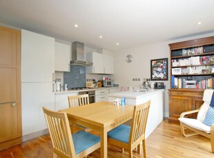2 bedroom flat for rent in Bedford Hill Balham SW12