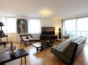 2 bedroom flat for rent in Boardwalk Place, London, E14 5SH, E14