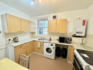 2 bedroom flat for rent in Carnwath Road, Fulham, SW6