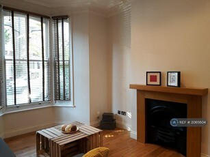 2 bedroom flat for rent in Fairbridge Road, London, N19