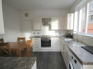 2 bedroom flat for rent in Fishponds Road, Fishponds, Bristol, BS16