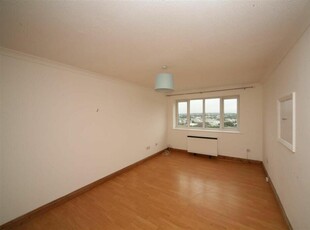 2 bedroom flat for rent in Flat , Barrington Court, Winton Street, Bristol, BS4