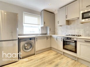 2 bedroom flat for rent in George Lane, South Woodford, E18