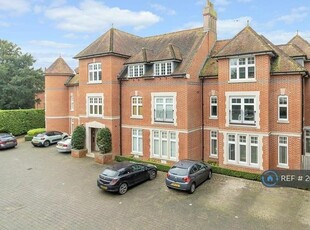 2 bedroom flat for rent in New Dover Road, Canterbury, CT1