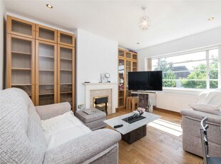 2 bedroom flat for rent in Ossulton Way, N2