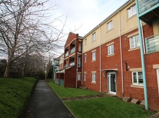 2 bedroom flat for rent in Russell Walk, Exeter, EX2