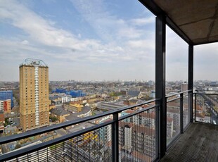 2 bedroom flat for rent in Spencer Way, Tower Hamlets, London, E1