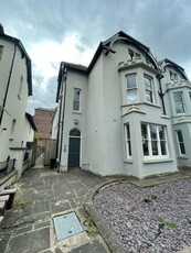 2 bedroom flat for rent in The Parade, Roath, Cardiff, CF24