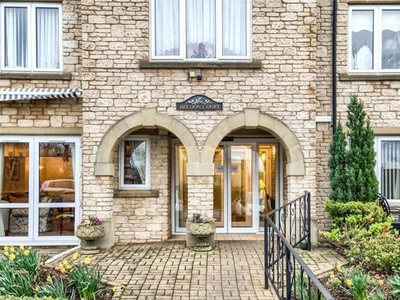 2 Bedroom Flat For Sale In Broadway, Worcestershire