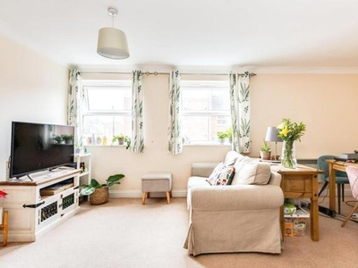 2 Bedroom Flat For Sale In Swindon, Wiltshire