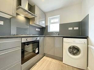 2 bedroom house for rent in Crombey Street, Swindon, SN1
